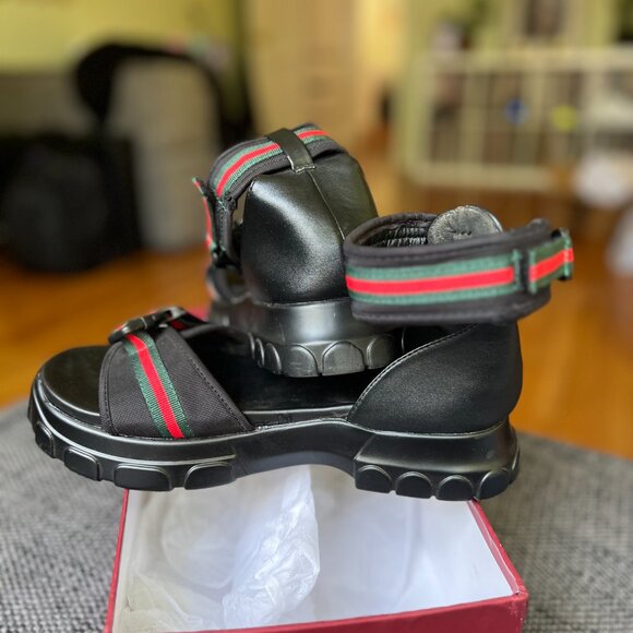 hella cute faux Gucci teva style light weight sandelss size 9 - Picture 2 of 6